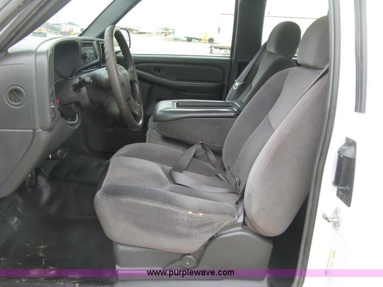 image for item K8644 2007 GMC Sierra Classic 2500HD Ext. Cab pickup truck