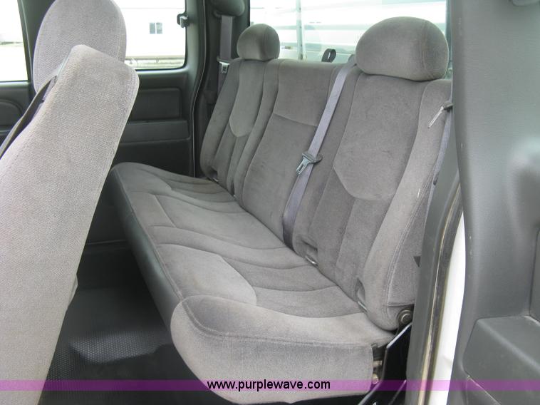 image for item K8644 2007 GMC Sierra Classic 2500HD Ext. Cab pickup truck