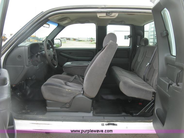 image for item K8644 2007 GMC Sierra Classic 2500HD Ext. Cab pickup truck