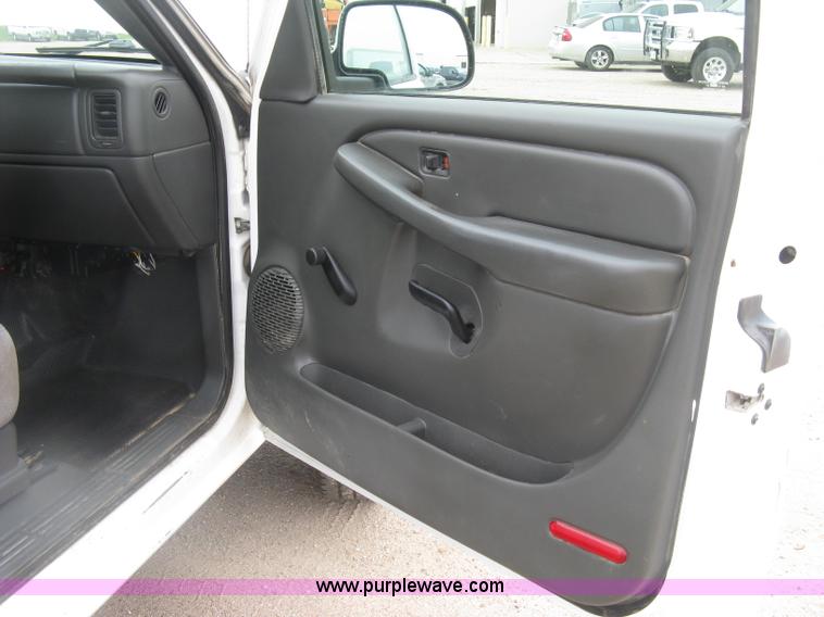 image for item K8644 2007 GMC Sierra Classic 2500HD Ext. Cab pickup truck