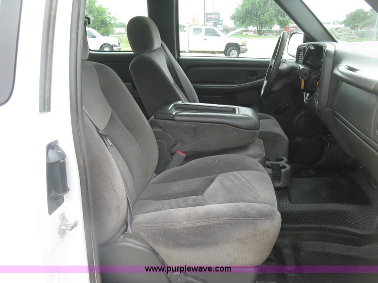 image for item K8644 2007 GMC Sierra Classic 2500HD Ext. Cab pickup truck