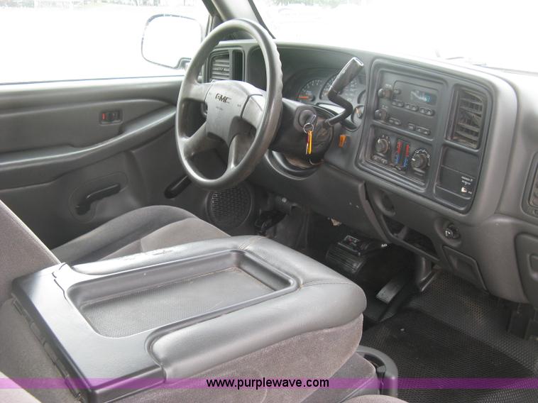 image for item K8644 2007 GMC Sierra Classic 2500HD Ext. Cab pickup truck