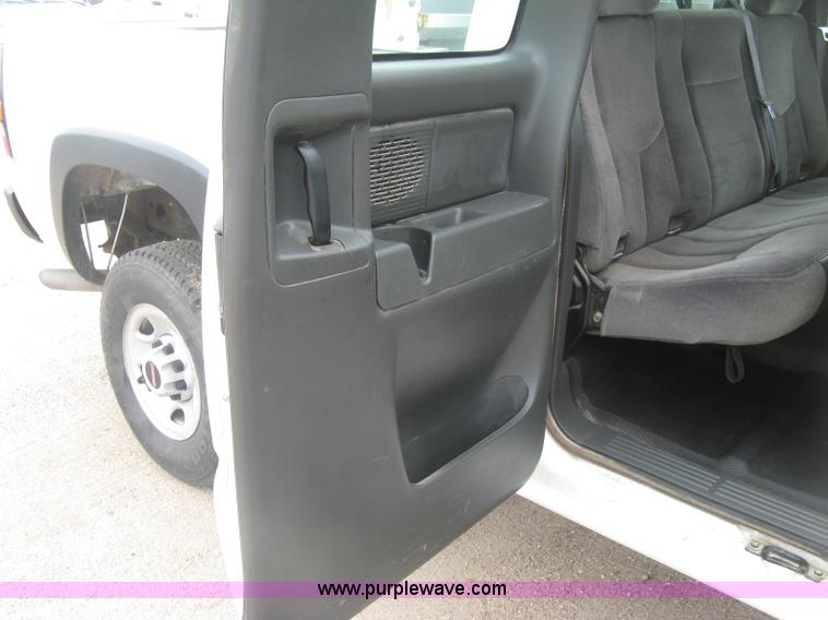 image for item K8644 2007 GMC Sierra Classic 2500HD Ext. Cab pickup truck