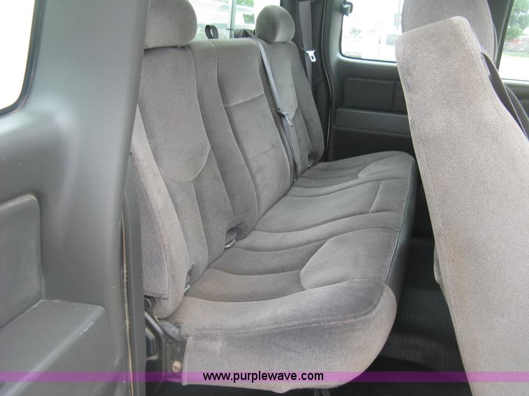 image for item K8644 2007 GMC Sierra Classic 2500HD Ext. Cab pickup truck