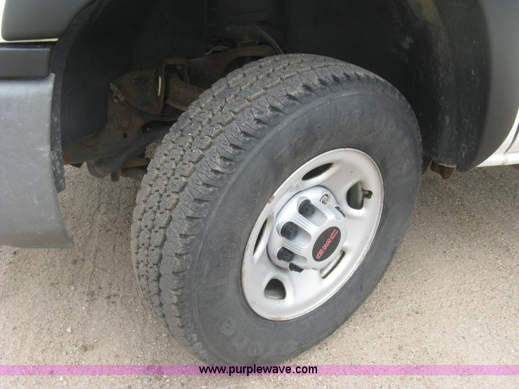 image for item K8644 2007 GMC Sierra Classic 2500HD Ext. Cab pickup truck