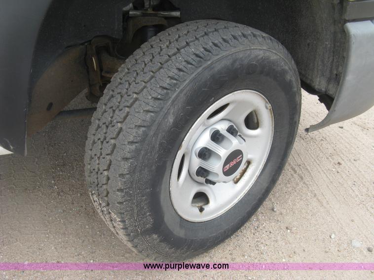 image for item K8644 2007 GMC Sierra Classic 2500HD Ext. Cab pickup truck