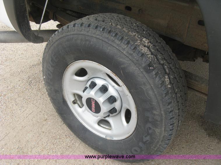 image for item K8644 2007 GMC Sierra Classic 2500HD Ext. Cab pickup truck