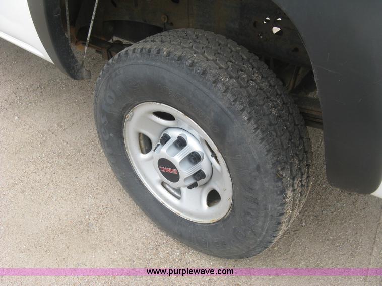 image for item K8644 2007 GMC Sierra Classic 2500HD Ext. Cab pickup truck