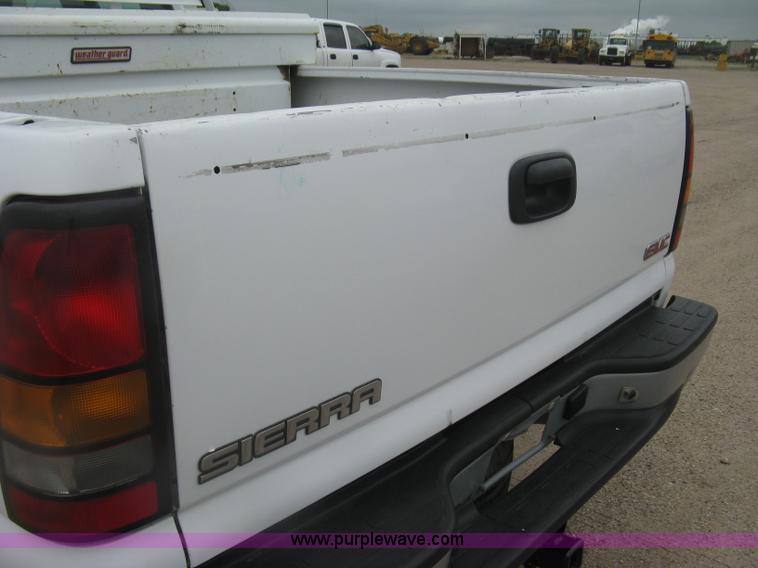 image for item K8644 2007 GMC Sierra Classic 2500HD Ext. Cab pickup truck