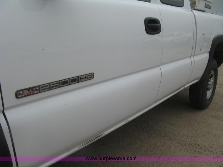 image for item K8644 2007 GMC Sierra Classic 2500HD Ext. Cab pickup truck