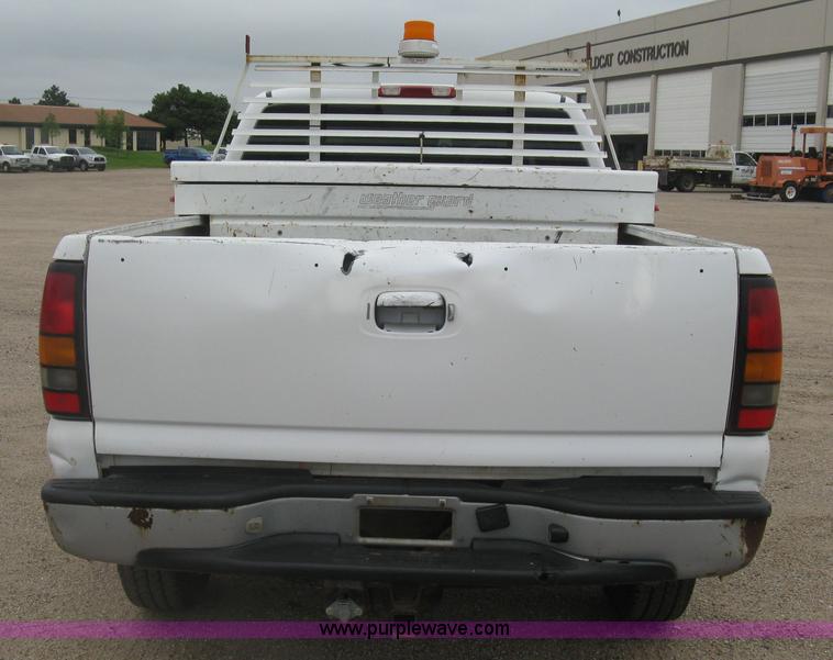 image for item K8647 2005 GMC Sierra 2500HD Ext. Cab pickup truck