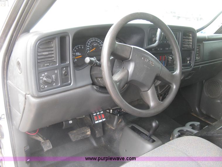 image for item K8647 2005 GMC Sierra 2500HD Ext. Cab pickup truck