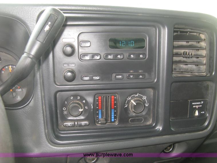 image for item K8647 2005 GMC Sierra 2500HD Ext. Cab pickup truck