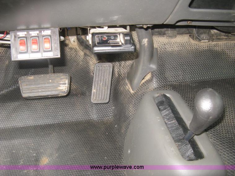 image for item K8647 2005 GMC Sierra 2500HD Ext. Cab pickup truck