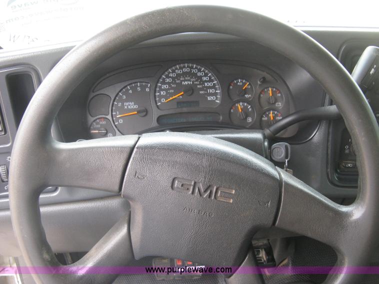 image for item K8647 2005 GMC Sierra 2500HD Ext. Cab pickup truck