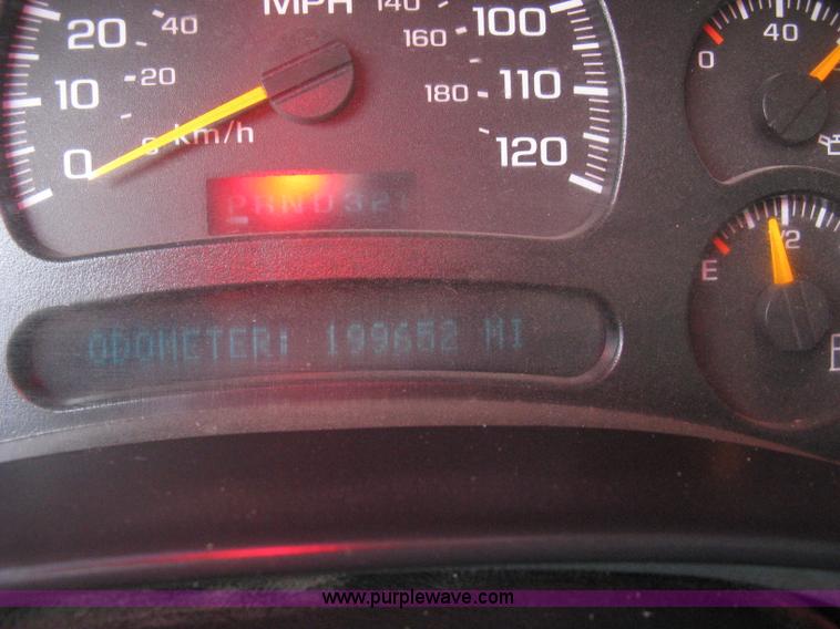 image for item K8647 2005 GMC Sierra 2500HD Ext. Cab pickup truck