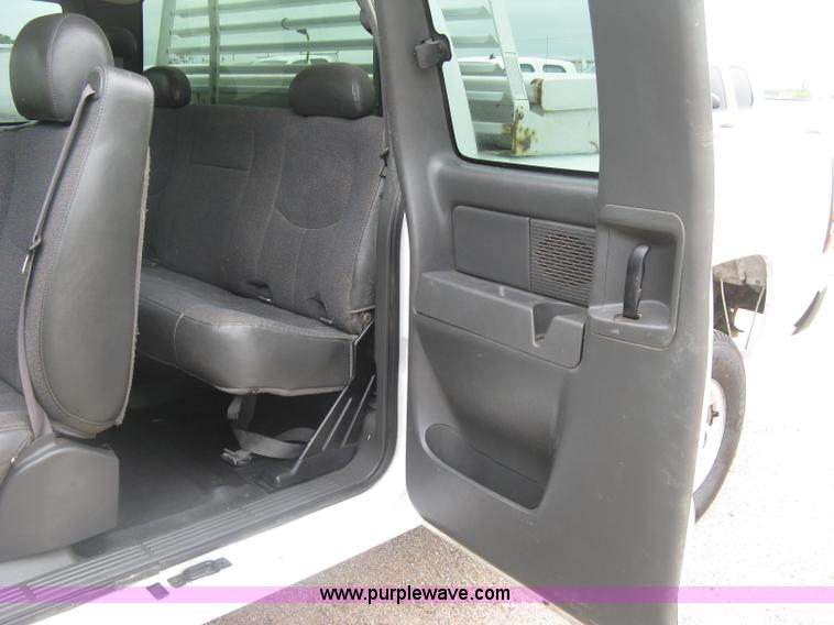 image for item K8647 2005 GMC Sierra 2500HD Ext. Cab pickup truck