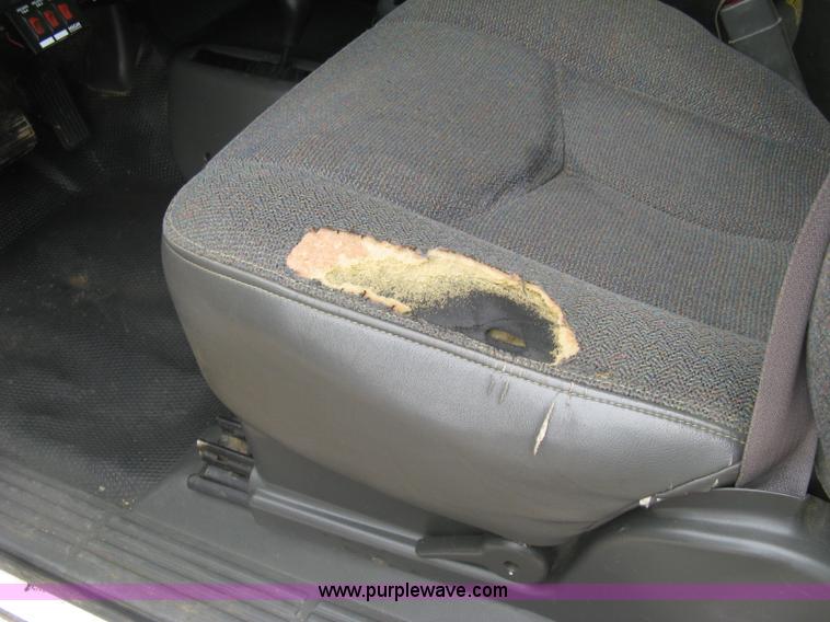 image for item K8647 2005 GMC Sierra 2500HD Ext. Cab pickup truck