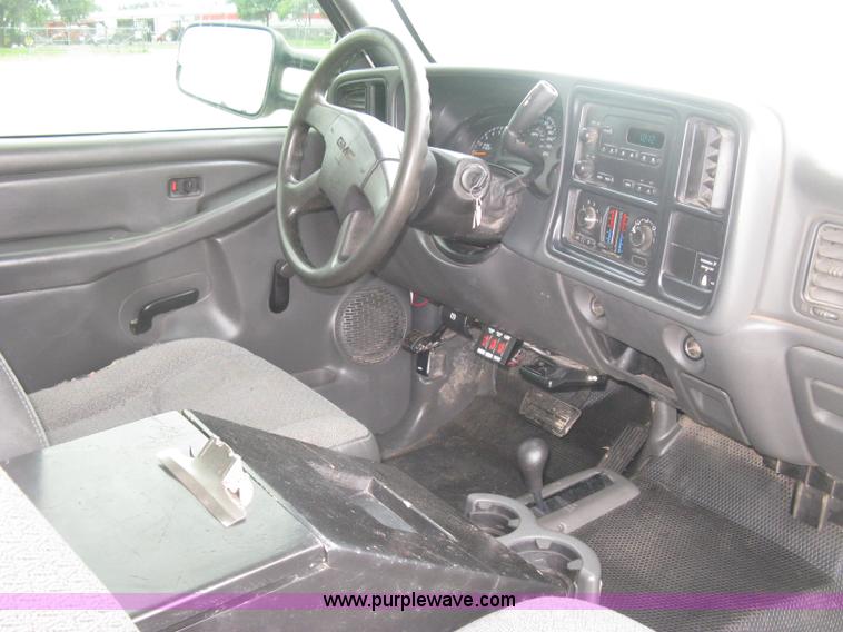 image for item K8647 2005 GMC Sierra 2500HD Ext. Cab pickup truck