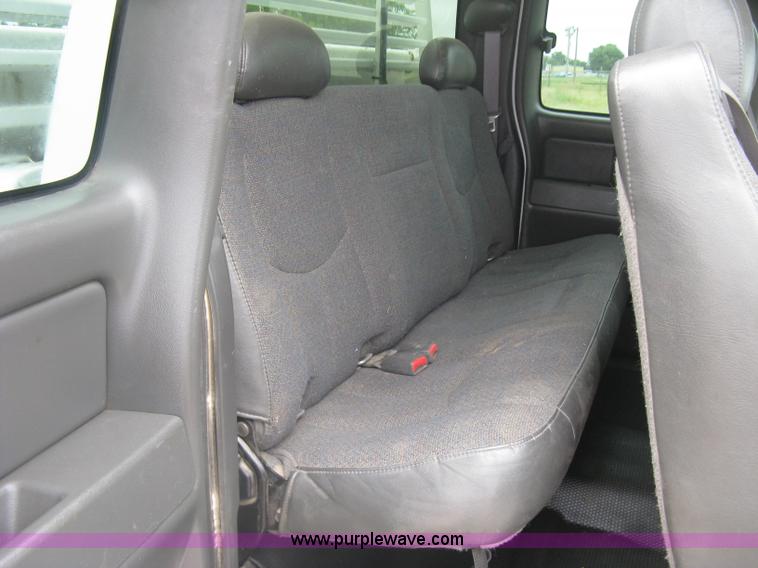 image for item K8647 2005 GMC Sierra 2500HD Ext. Cab pickup truck