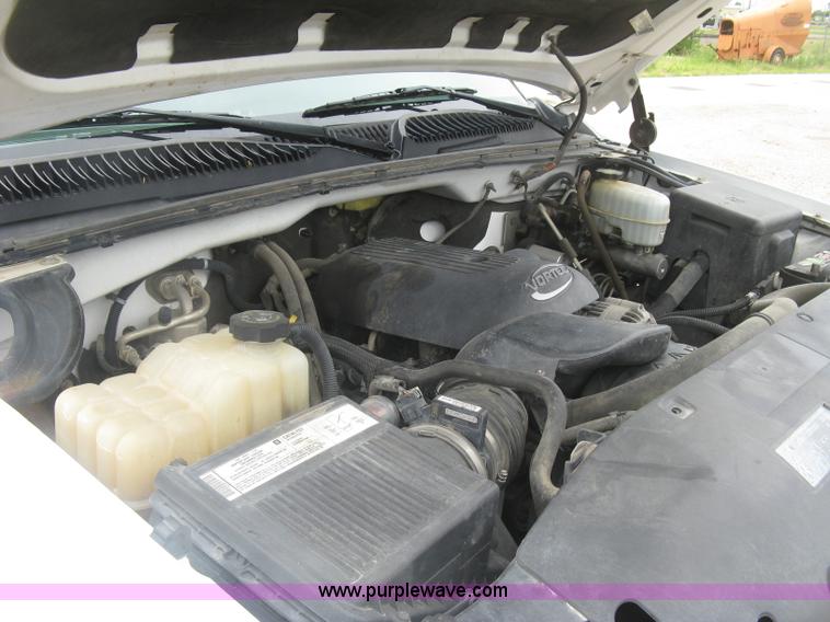 image for item K8647 2005 GMC Sierra 2500HD Ext. Cab pickup truck