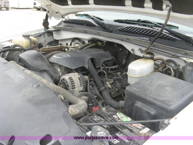 image for item K8647 2005 GMC Sierra 2500HD Ext. Cab pickup truck