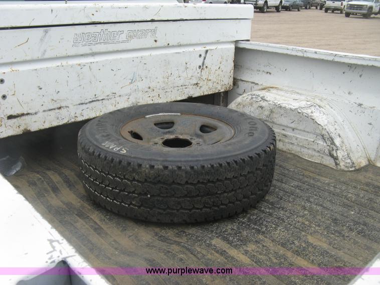 image for item K8647 2005 GMC Sierra 2500HD Ext. Cab pickup truck