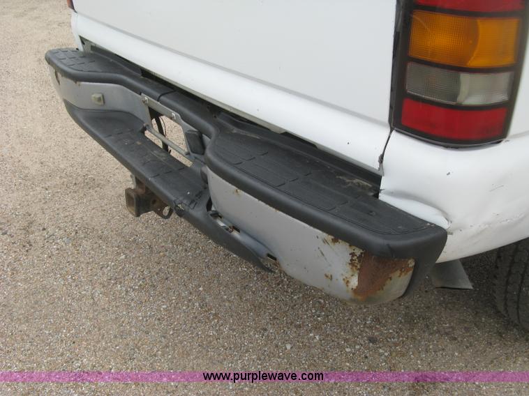 image for item K8647 2005 GMC Sierra 2500HD Ext. Cab pickup truck