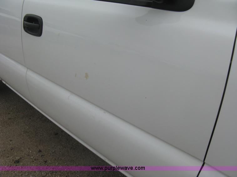 image for item K8647 2005 GMC Sierra 2500HD Ext. Cab pickup truck