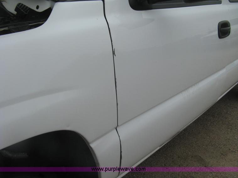 image for item K8647 2005 GMC Sierra 2500HD Ext. Cab pickup truck