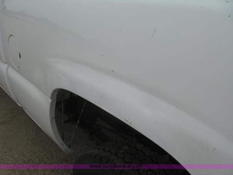 image for item K8647 2005 GMC Sierra 2500HD Ext. Cab pickup truck