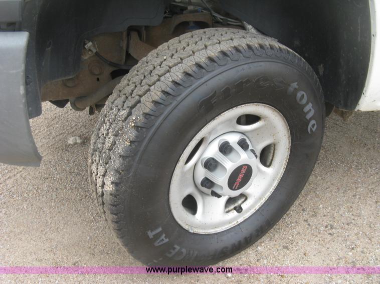 image for item K8647 2005 GMC Sierra 2500HD Ext. Cab pickup truck