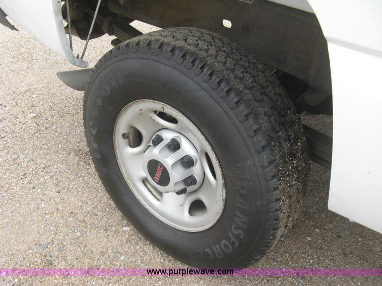 image for item K8647 2005 GMC Sierra 2500HD Ext. Cab pickup truck