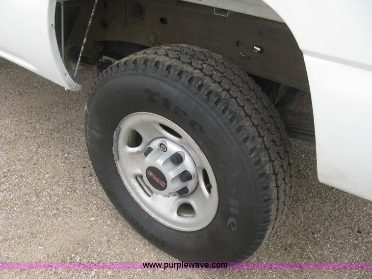 image for item K8647 2005 GMC Sierra 2500HD Ext. Cab pickup truck