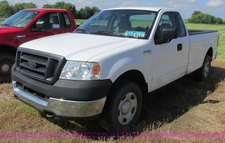 image for item L2503 2005 Ford F150 XL pickup truck