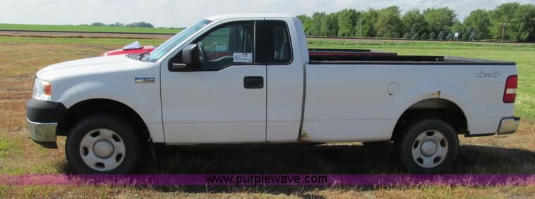image for item L2503 2005 Ford F150 XL pickup truck