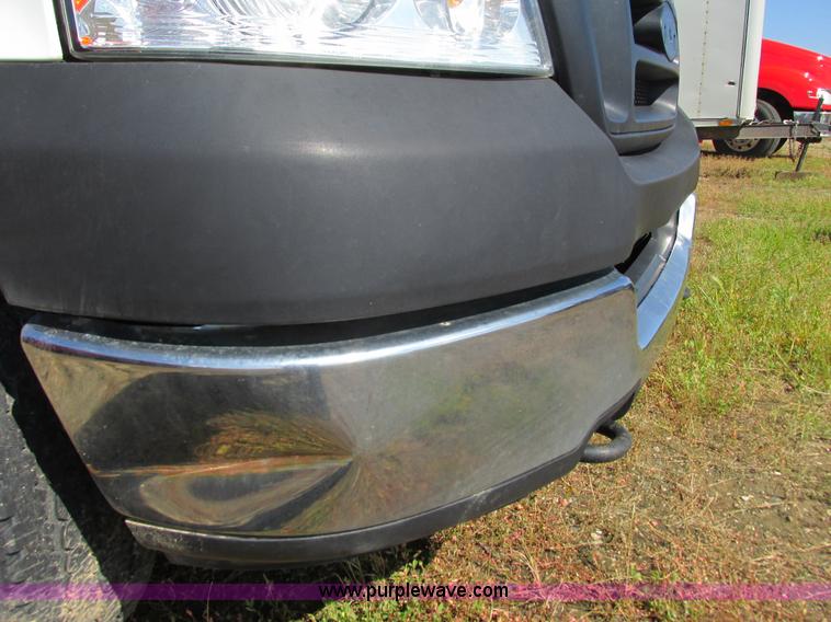 image for item L2503 2005 Ford F150 XL pickup truck