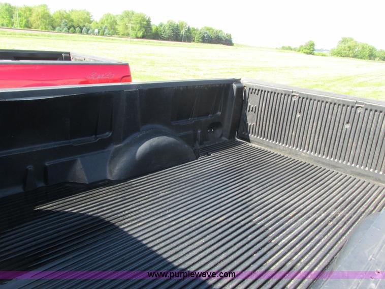 image for item L2503 2005 Ford F150 XL pickup truck