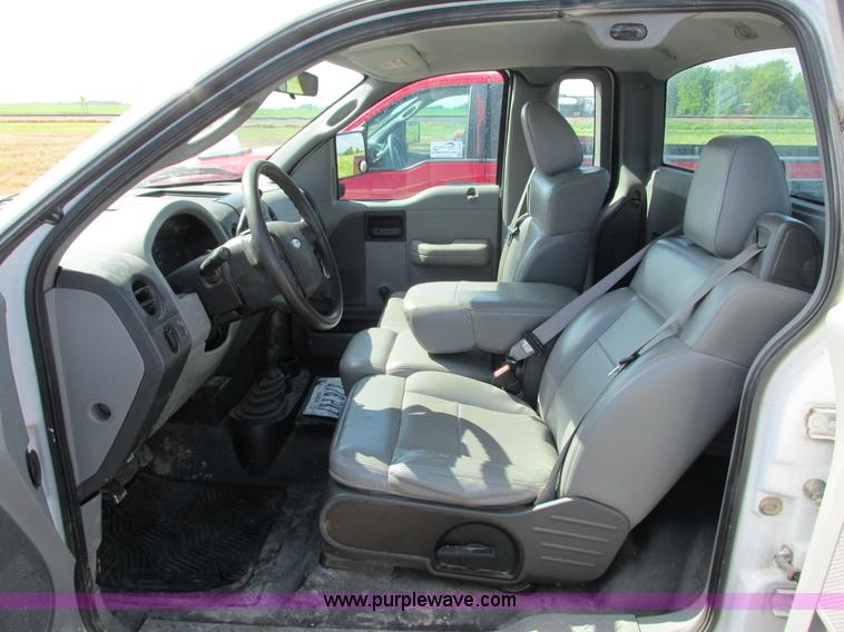 image for item L2503 2005 Ford F150 XL pickup truck