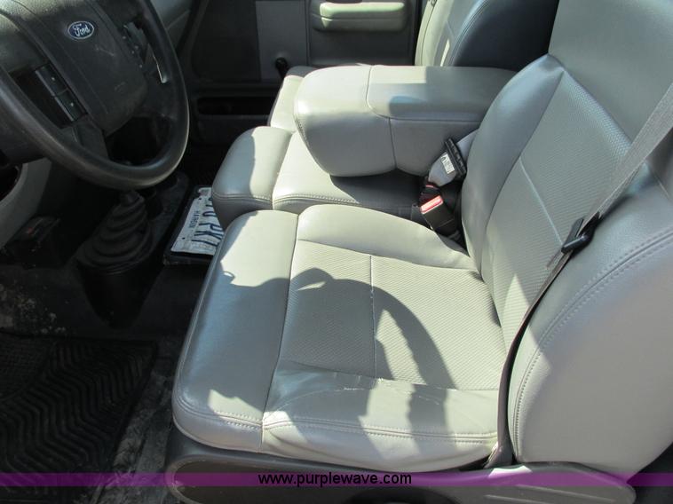 image for item L2503 2005 Ford F150 XL pickup truck