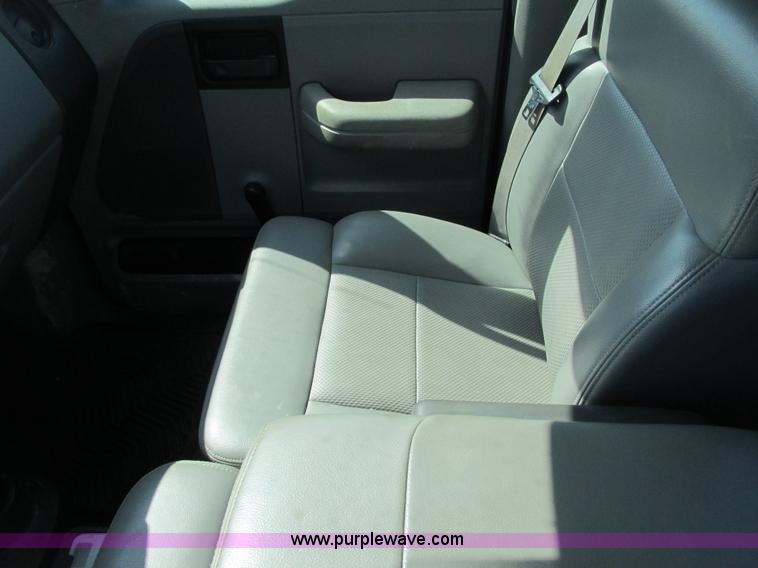 image for item L2503 2005 Ford F150 XL pickup truck