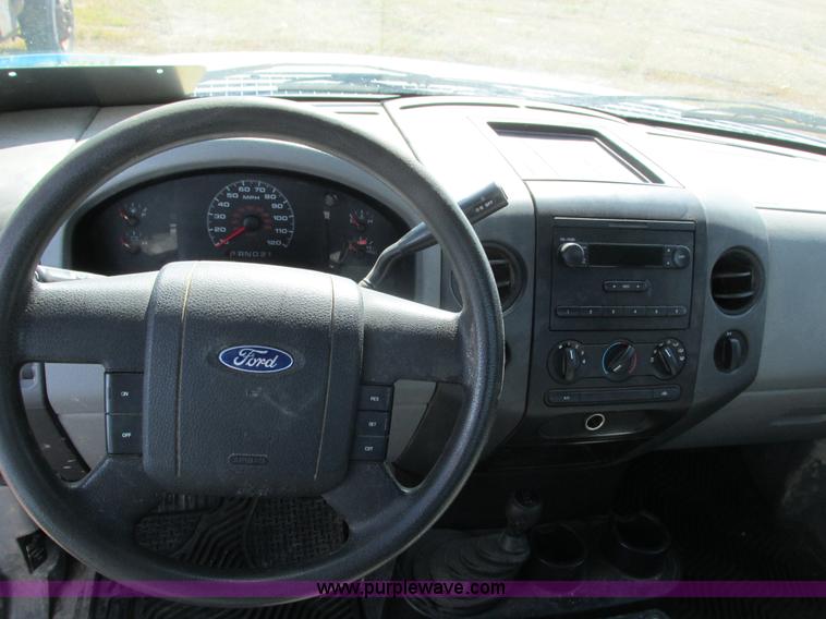 image for item L2503 2005 Ford F150 XL pickup truck