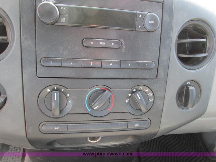 image for item L2503 2005 Ford F150 XL pickup truck