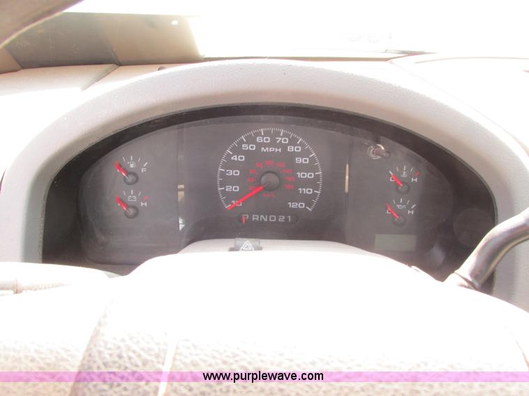 image for item L2503 2005 Ford F150 XL pickup truck