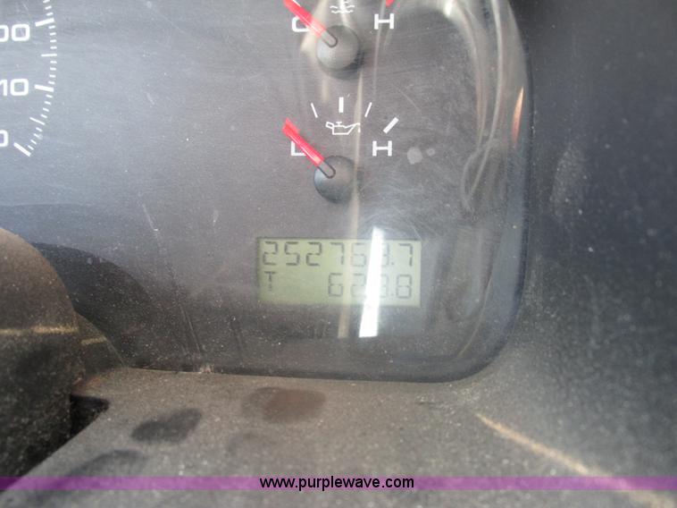 image for item L2503 2005 Ford F150 XL pickup truck