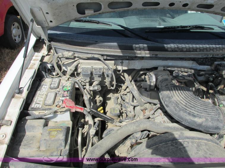 image for item L2503 2005 Ford F150 XL pickup truck