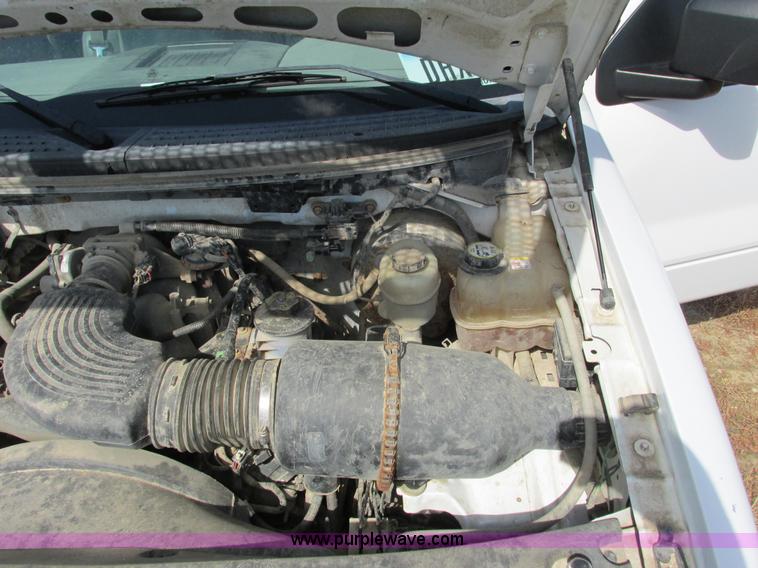 image for item L2503 2005 Ford F150 XL pickup truck