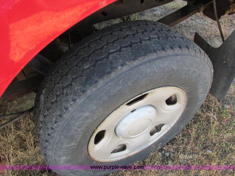 image for item L2504 2007 Ford F150 XL pickup truck