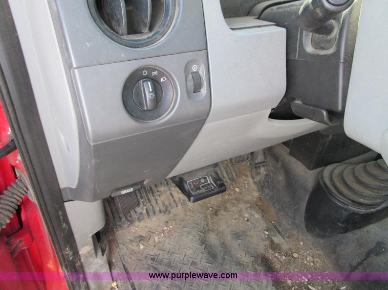 image for item L2504 2007 Ford F150 XL pickup truck