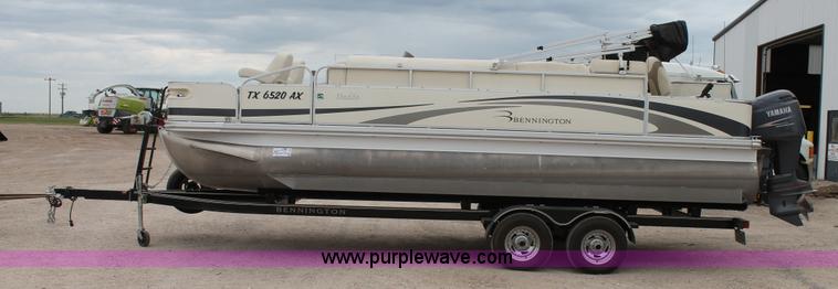 image for item L4255 2008 FSI Bennington 2275 tritoon boat